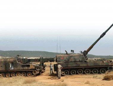 Τουρκικό πυροβολικό βομβάρδισε θέσεις των φιλοκυβερνητικών δυνάμεων που μπήκαν στην Αφρίν